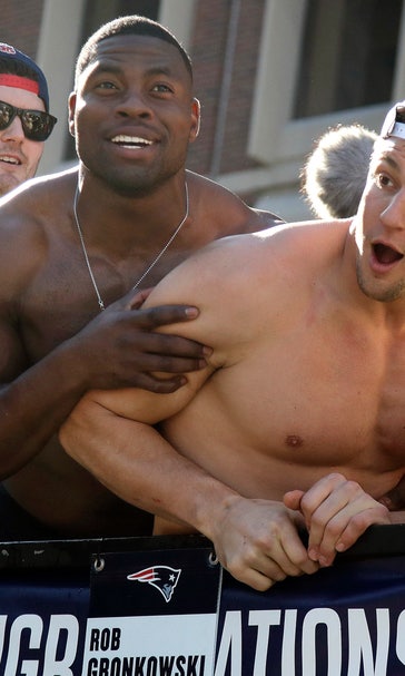 Gronk gets bonked by beer can during Super Bowl parade